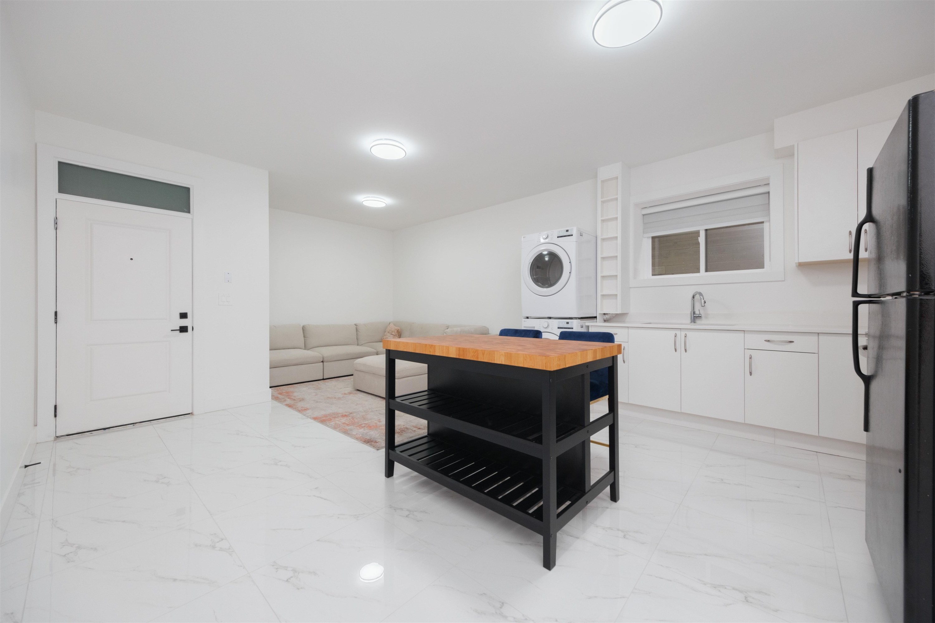 1100 Como Lake Avenue, Coquitlam, BC - Indoor