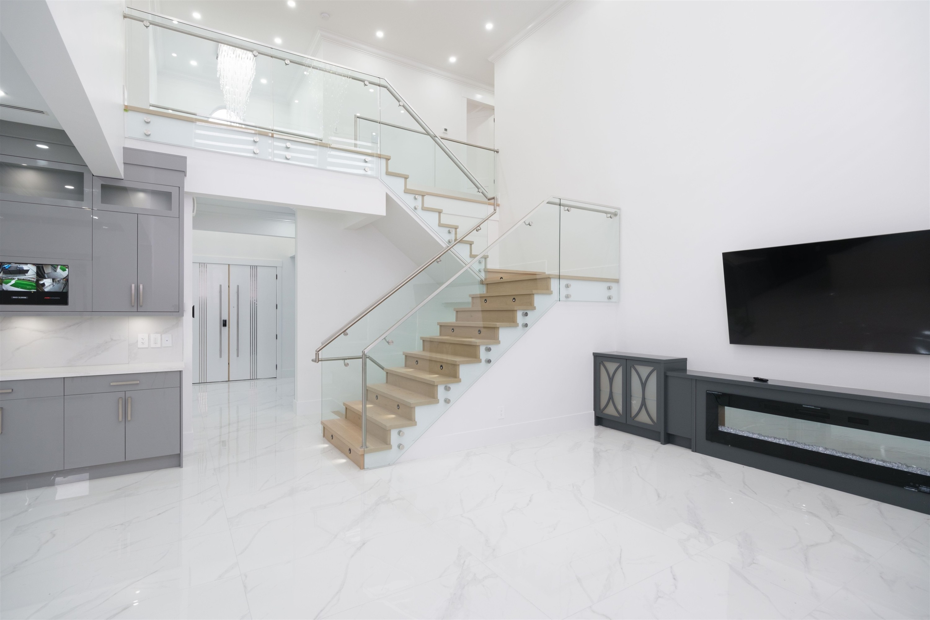 1100 Como Lake Avenue, Coquitlam, BC - Indoor Photo Showing Other Room