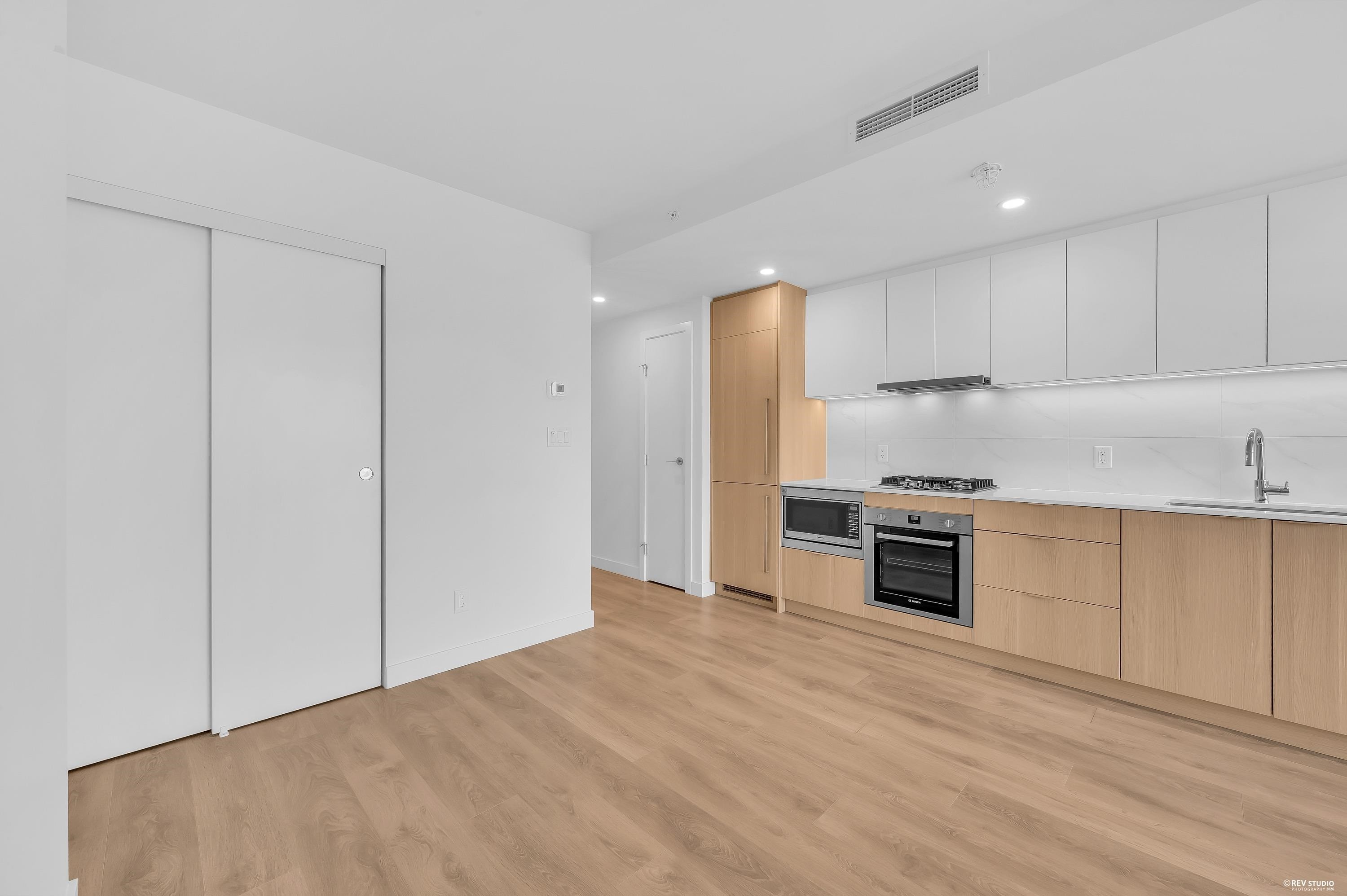 910-318 Alderson Avenue, Coquitlam, BC - Indoor Photo Showing Kitchen