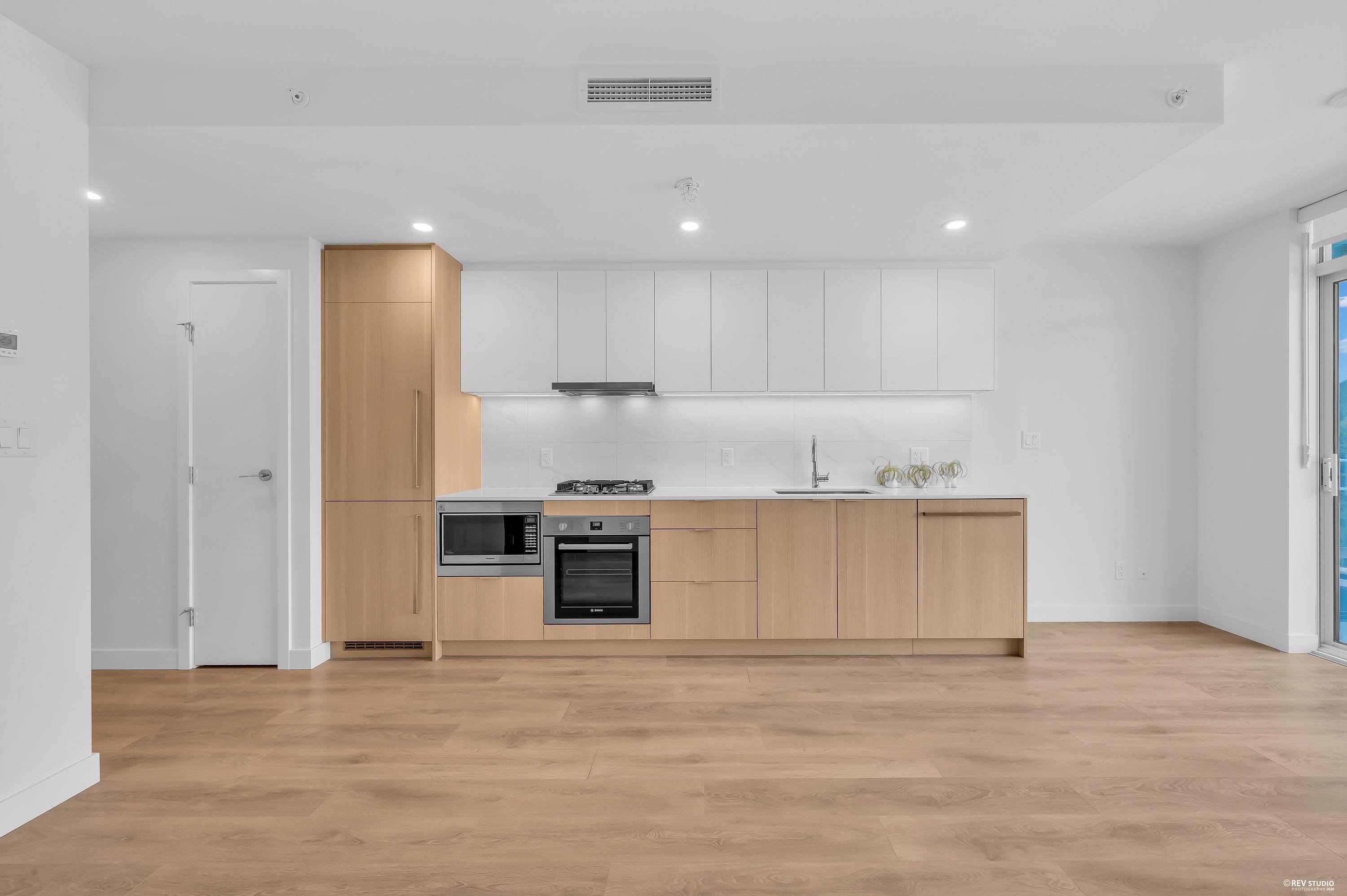 910-318 Alderson Avenue, Coquitlam, BC - Indoor Photo Showing Kitchen