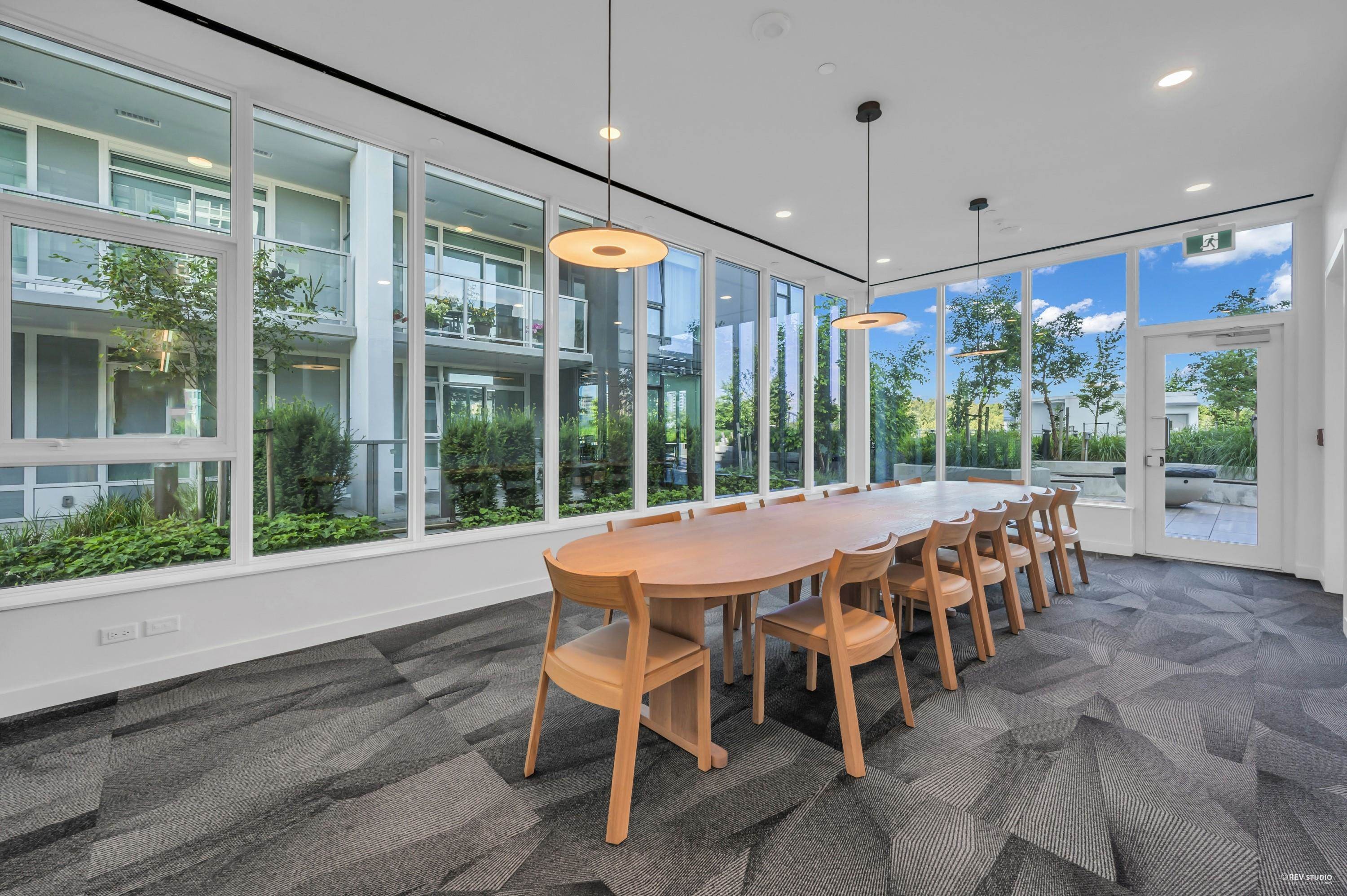 910-318 Alderson Avenue, Coquitlam, BC - Indoor Photo Showing Dining Room