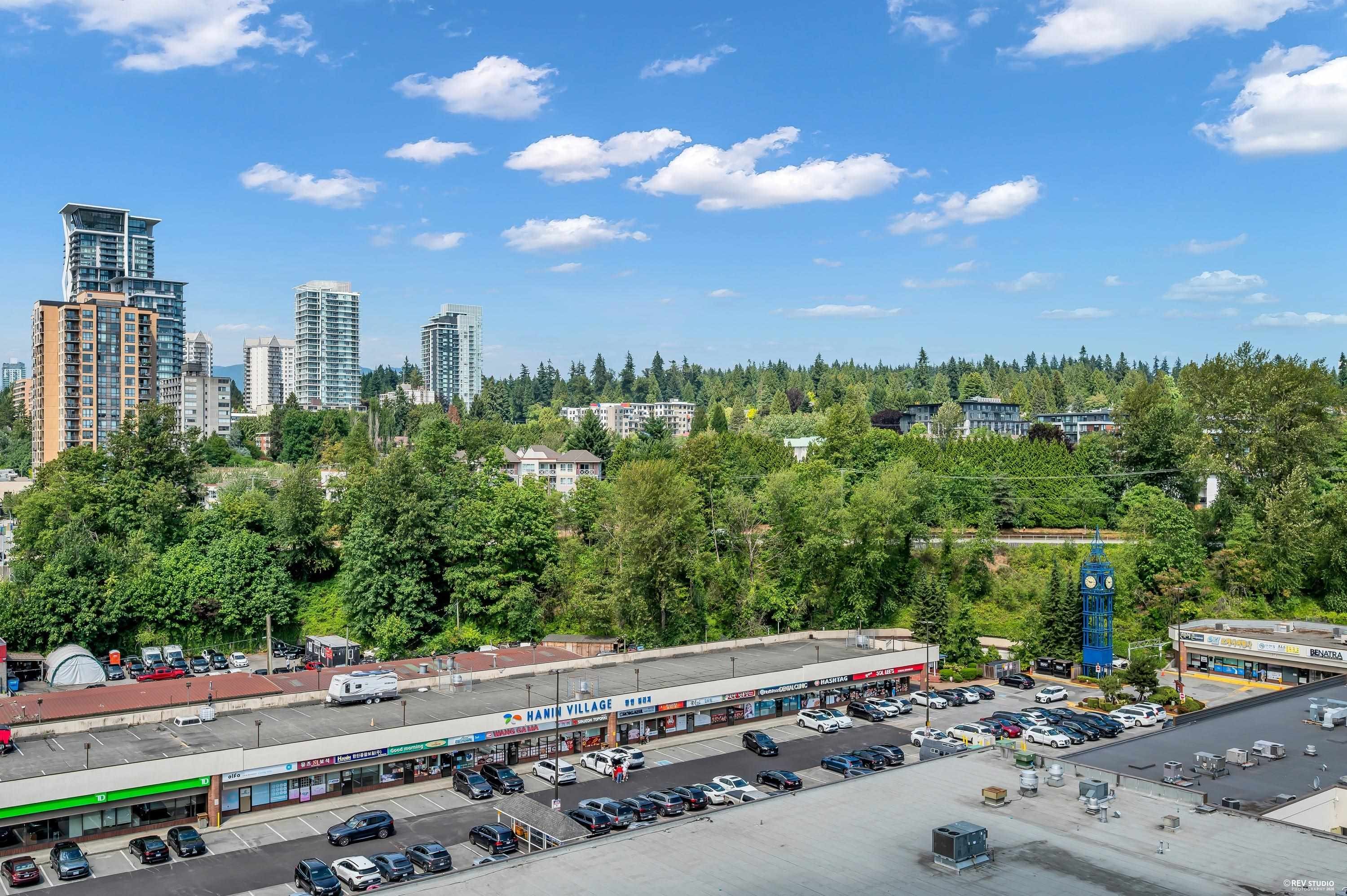 910-318 Alderson Avenue, Coquitlam, BC - Outdoor With View