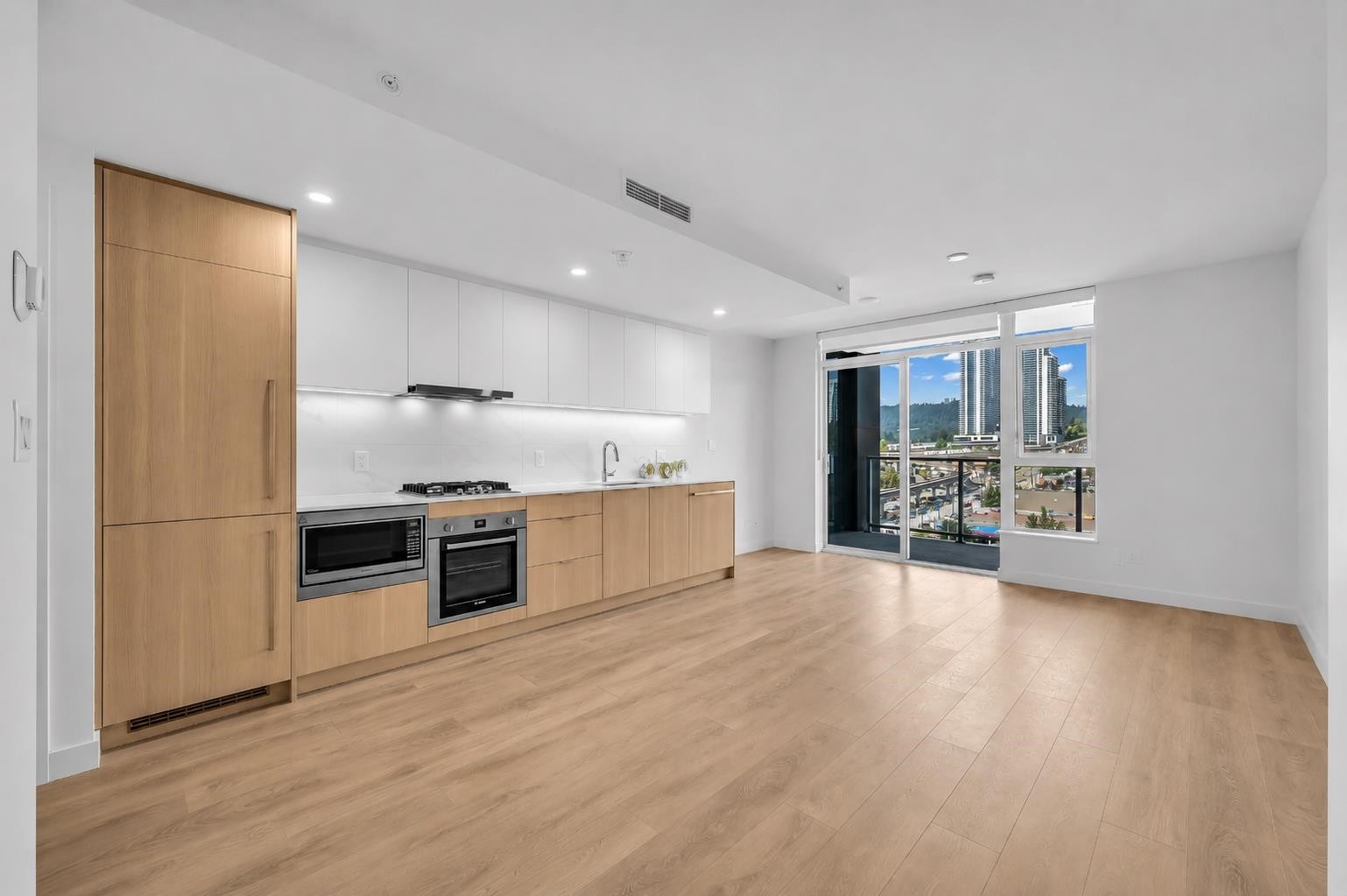 910-318 Alderson Avenue, Coquitlam, BC - Indoor Photo Showing Kitchen