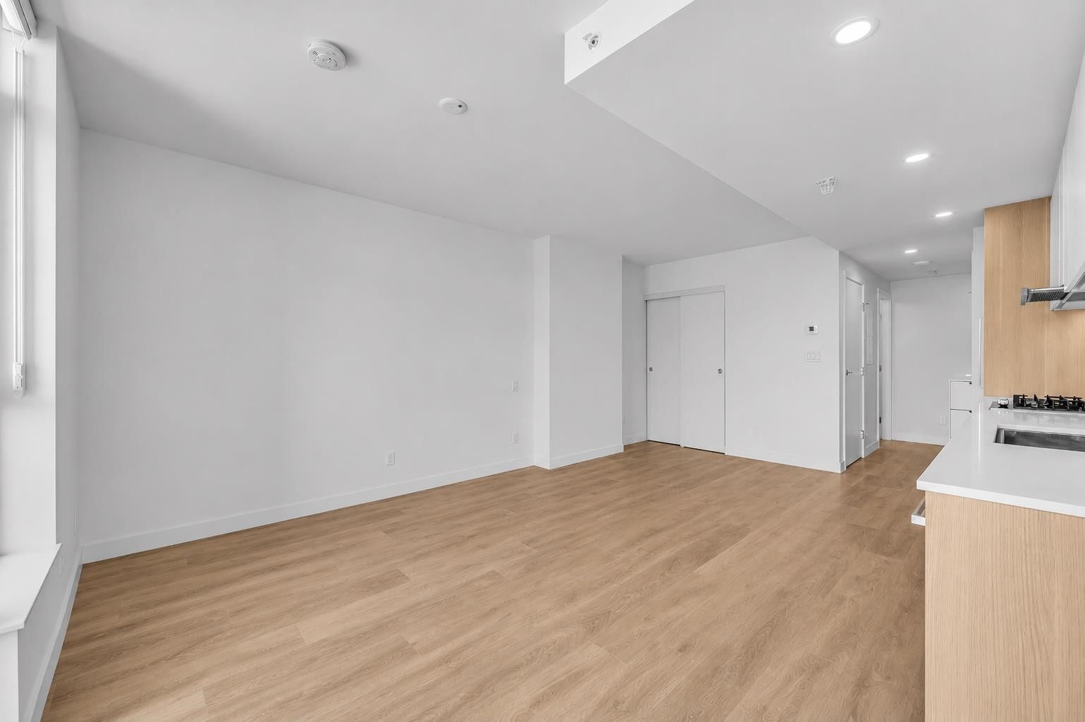 910-318 Alderson Avenue, Coquitlam, BC - Indoor Photo Showing Other Room