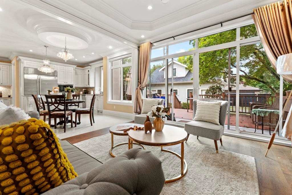 4077 13Th Avenue W, Vancouver, BC - Indoor Photo Showing Living Room
