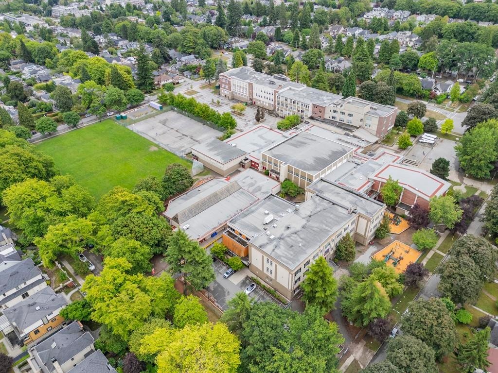 4077 13Th Avenue W, Vancouver, BC - Outdoor With View