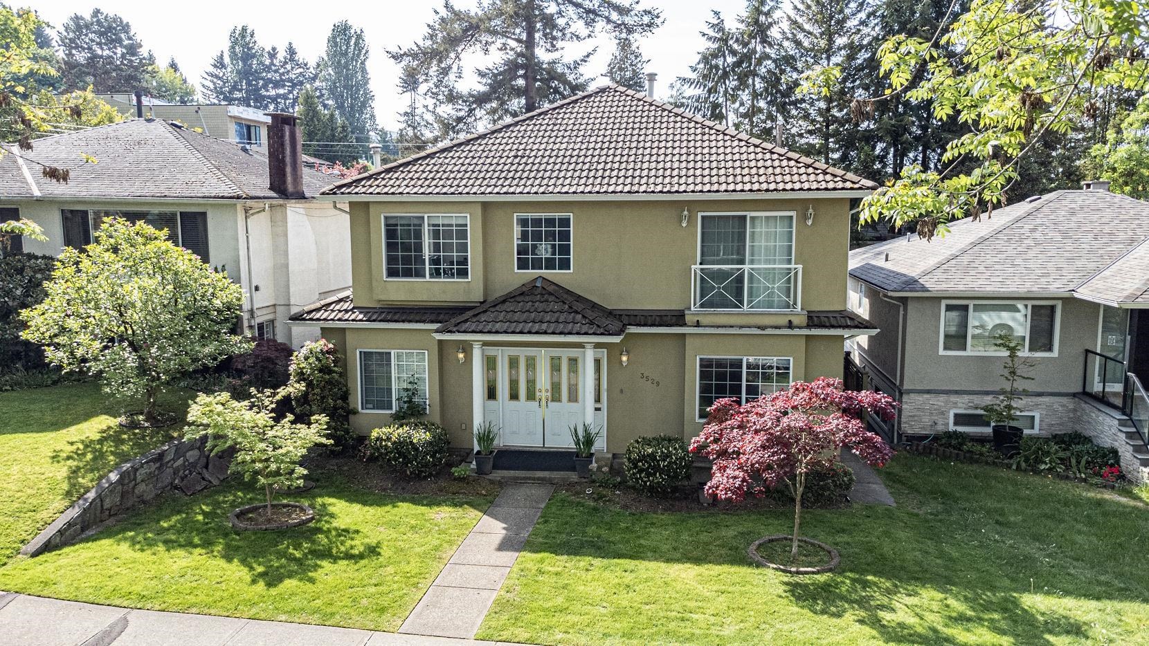 3529 Gladstone Street, Vancouver, BC - Outdoor With Facade