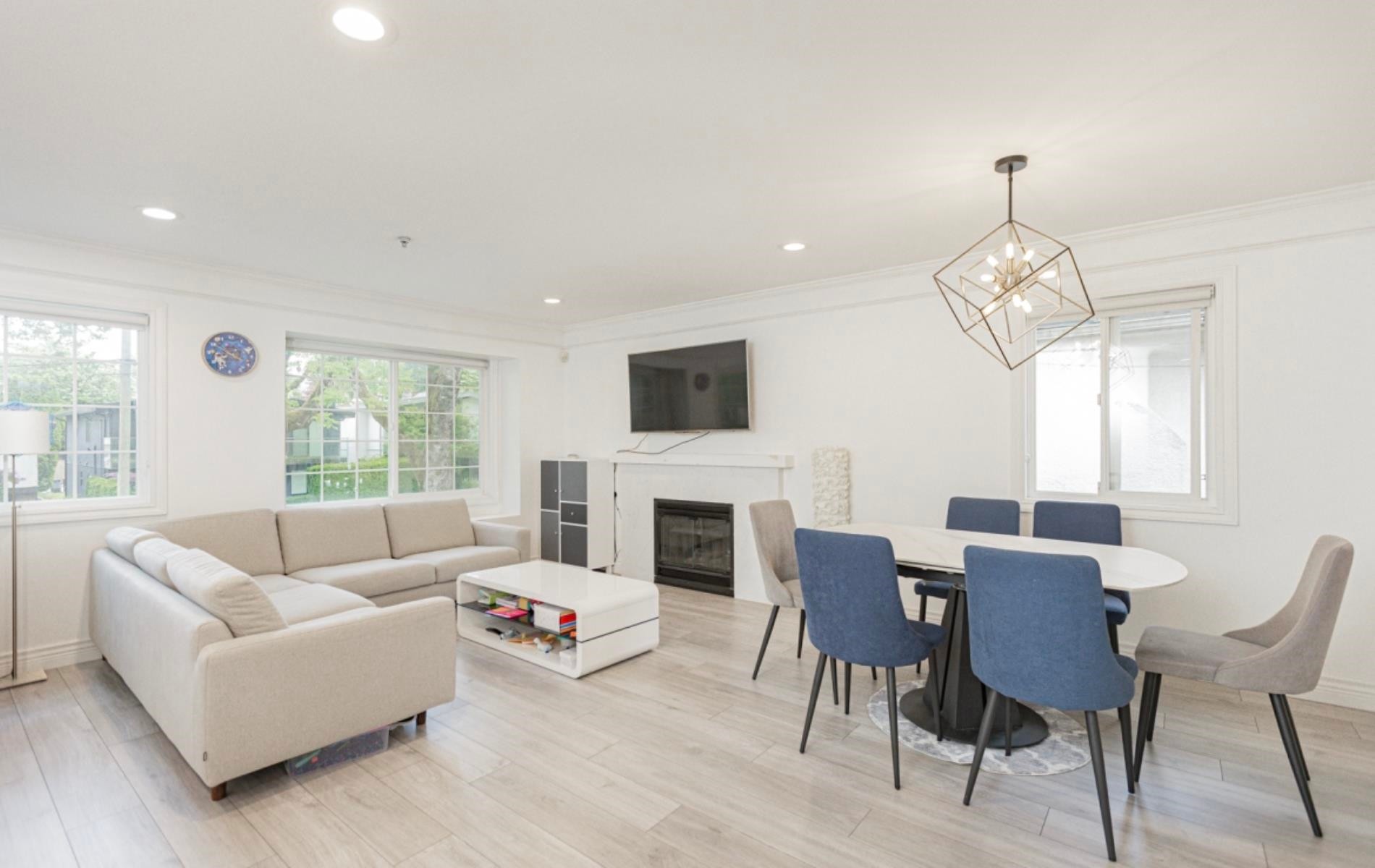 3529 Gladstone Street, Vancouver, BC - Indoor With Fireplace