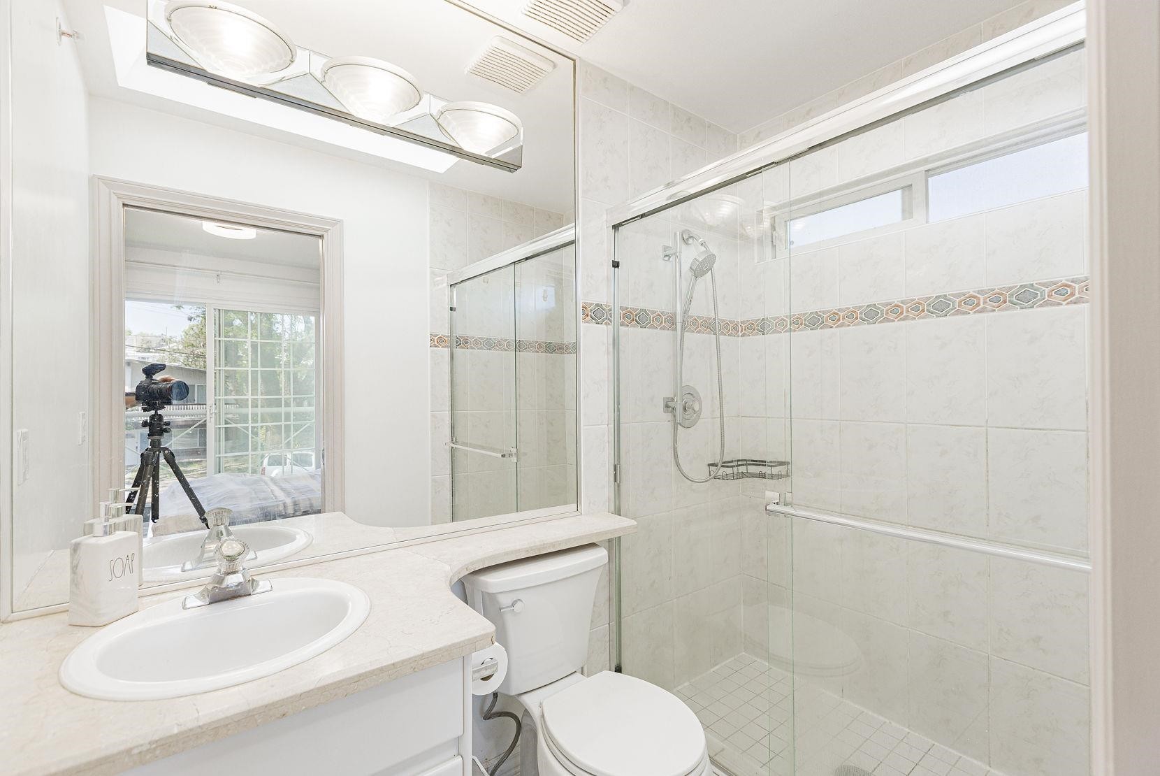 3529 Gladstone Street, Vancouver, BC - Indoor Photo Showing Bathroom