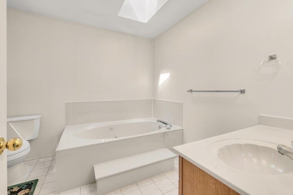 2038 26Th Avenue E, Vancouver, BC - Indoor Photo Showing Bathroom