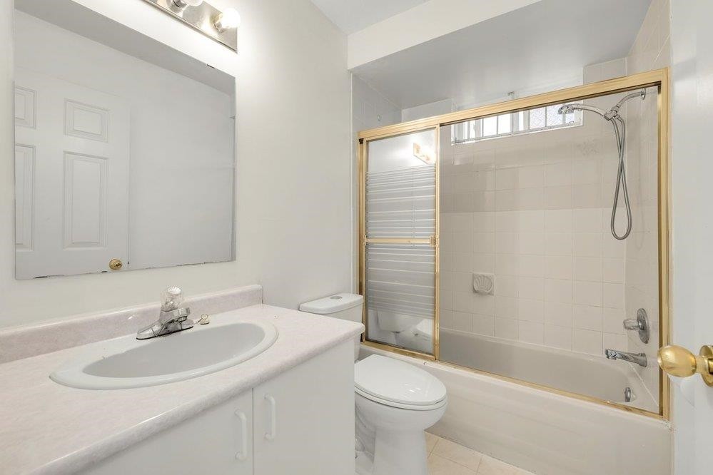 2038 26Th Avenue E, Vancouver, BC - Indoor Photo Showing Bathroom