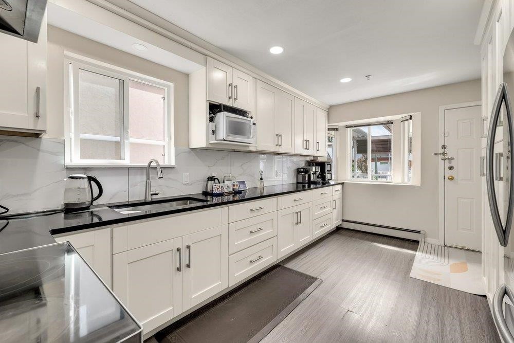 2038 26Th Avenue E, Vancouver, BC - Indoor Photo Showing Kitchen