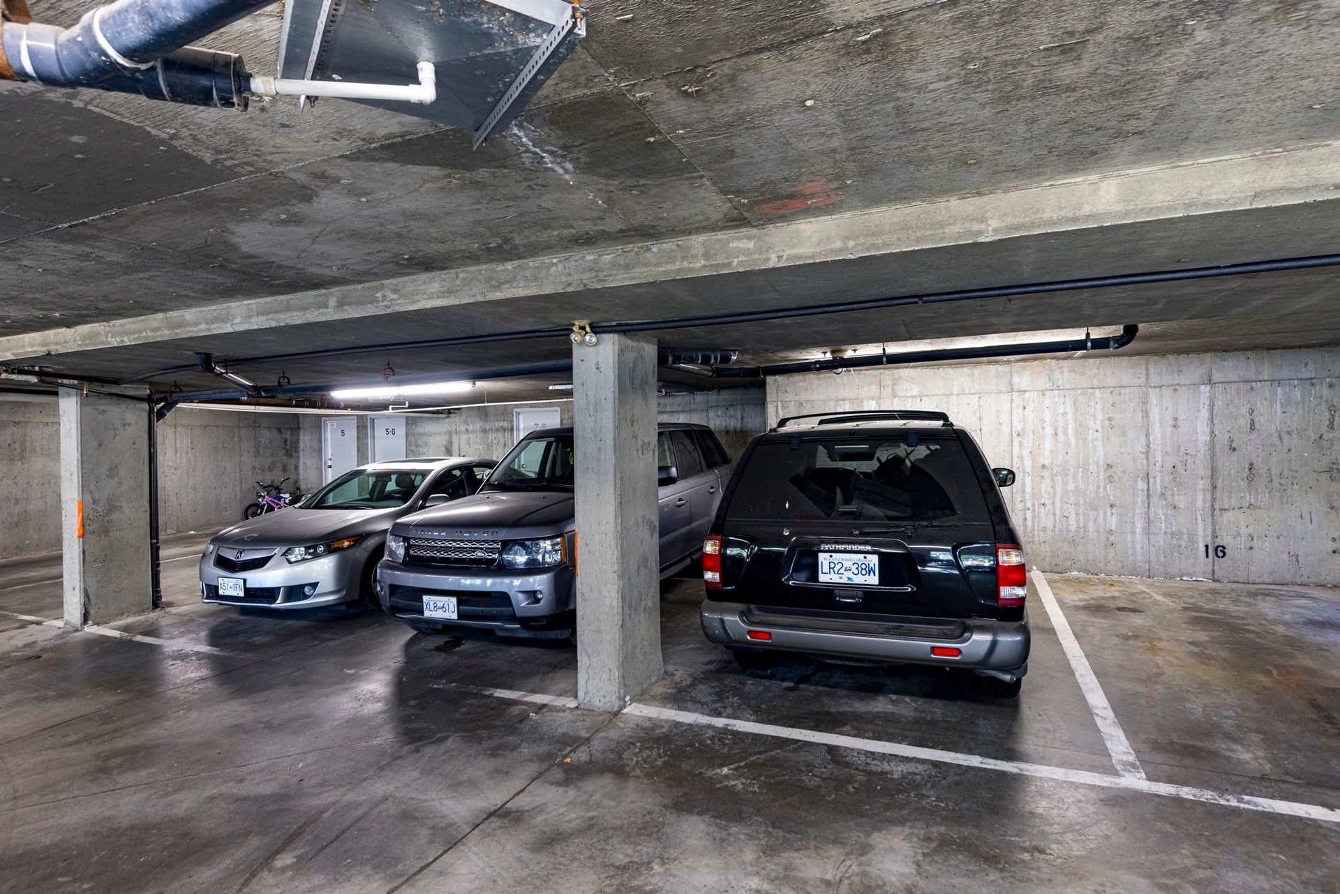 7-249 4Th Street E, North Vancouver, BC - Indoor Photo Showing Garage