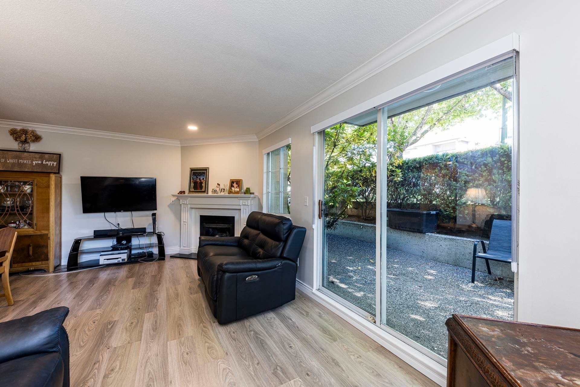 7-249 4Th Street E, North Vancouver, BC - Indoor Photo Showing Living Room With Fireplace