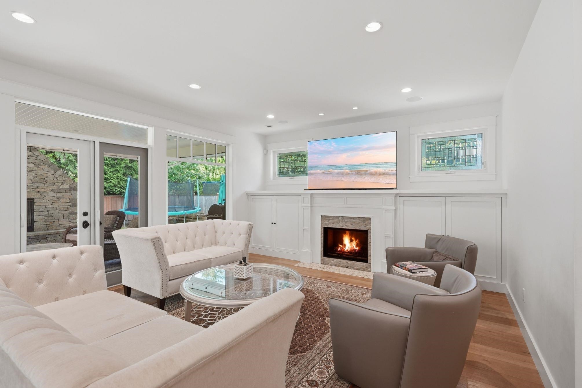5116 1A Avenue, Delta, BC - Indoor Photo Showing Living Room With Fireplace