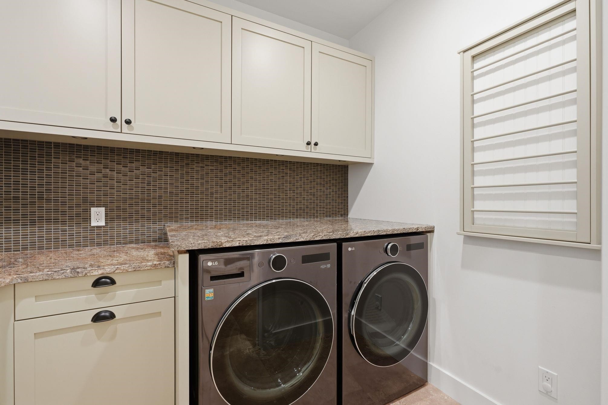 5116 1A Avenue, Delta, BC - Indoor Photo Showing Laundry Room