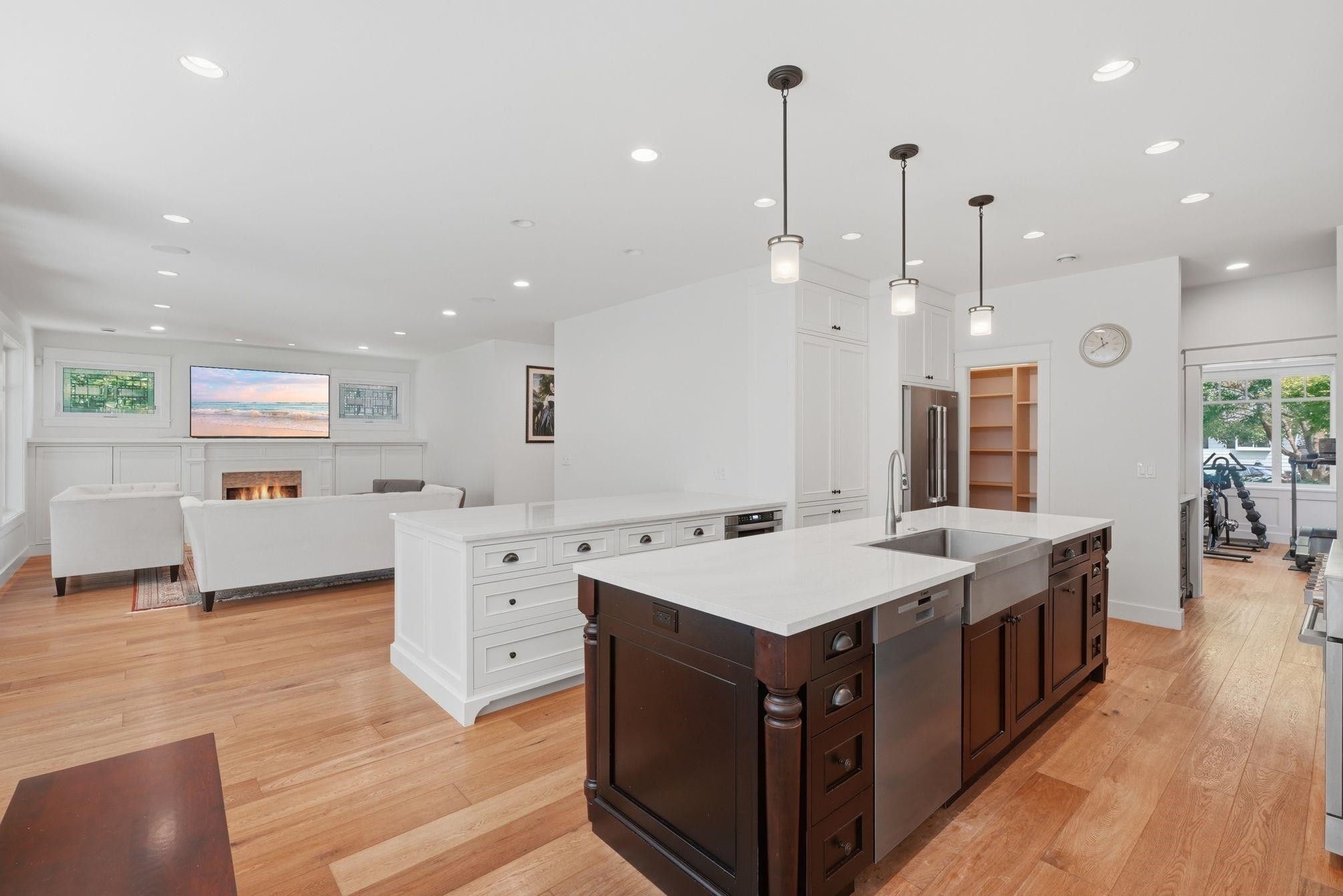 5116 1A Avenue, Delta, BC - Indoor Photo Showing Kitchen With Upgraded Kitchen