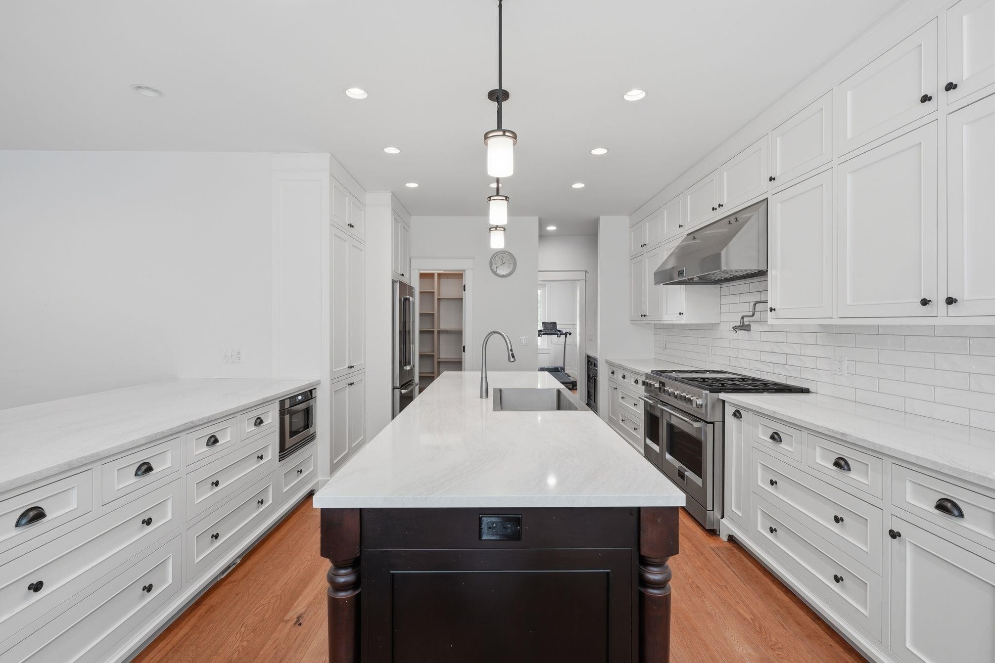 5116 1A Avenue, Delta, BC - Indoor Photo Showing Kitchen With Upgraded Kitchen