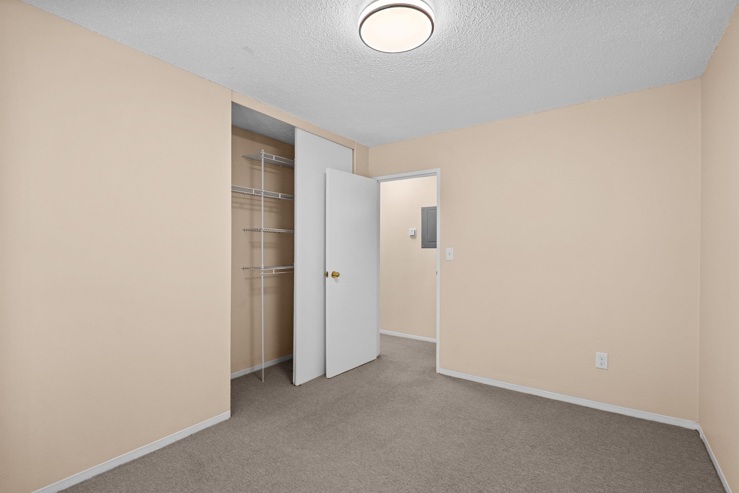 304-7200 Lindsay Road, Richmond, BC - Indoor Photo Showing Other Room