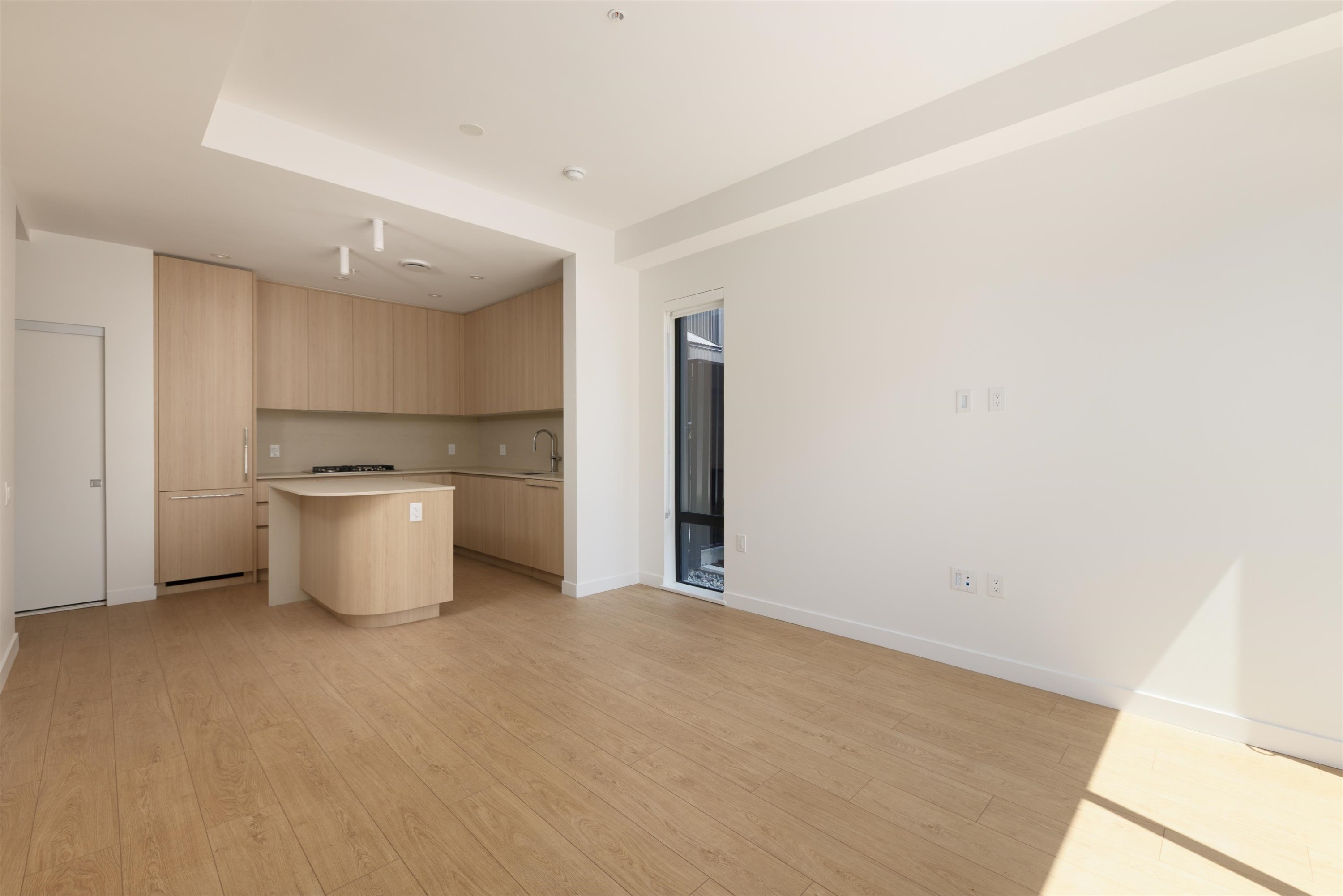 2407 Grandview Highway N, Vancouver, BC - Indoor Photo Showing Kitchen