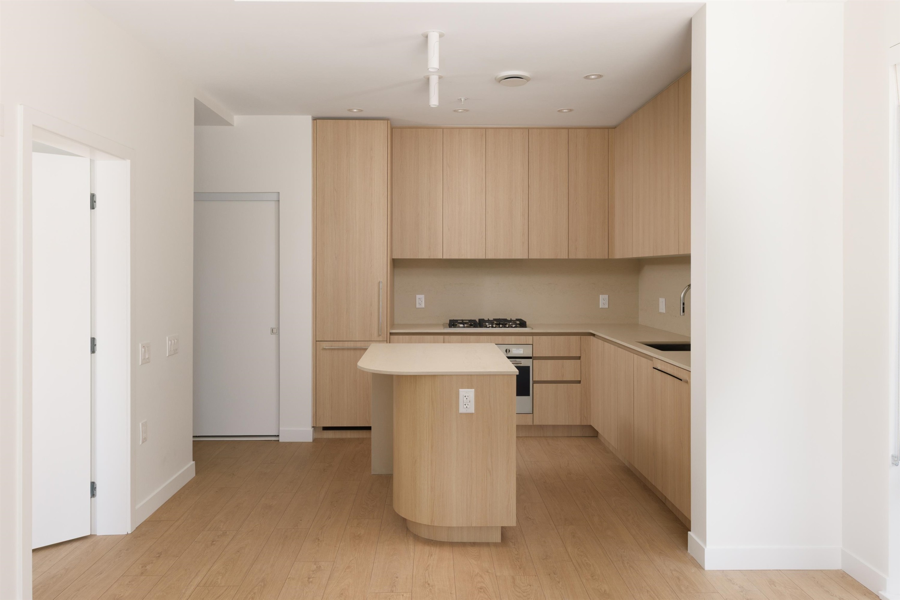 2407 Grandview Highway N, Vancouver, BC - Indoor Photo Showing Kitchen