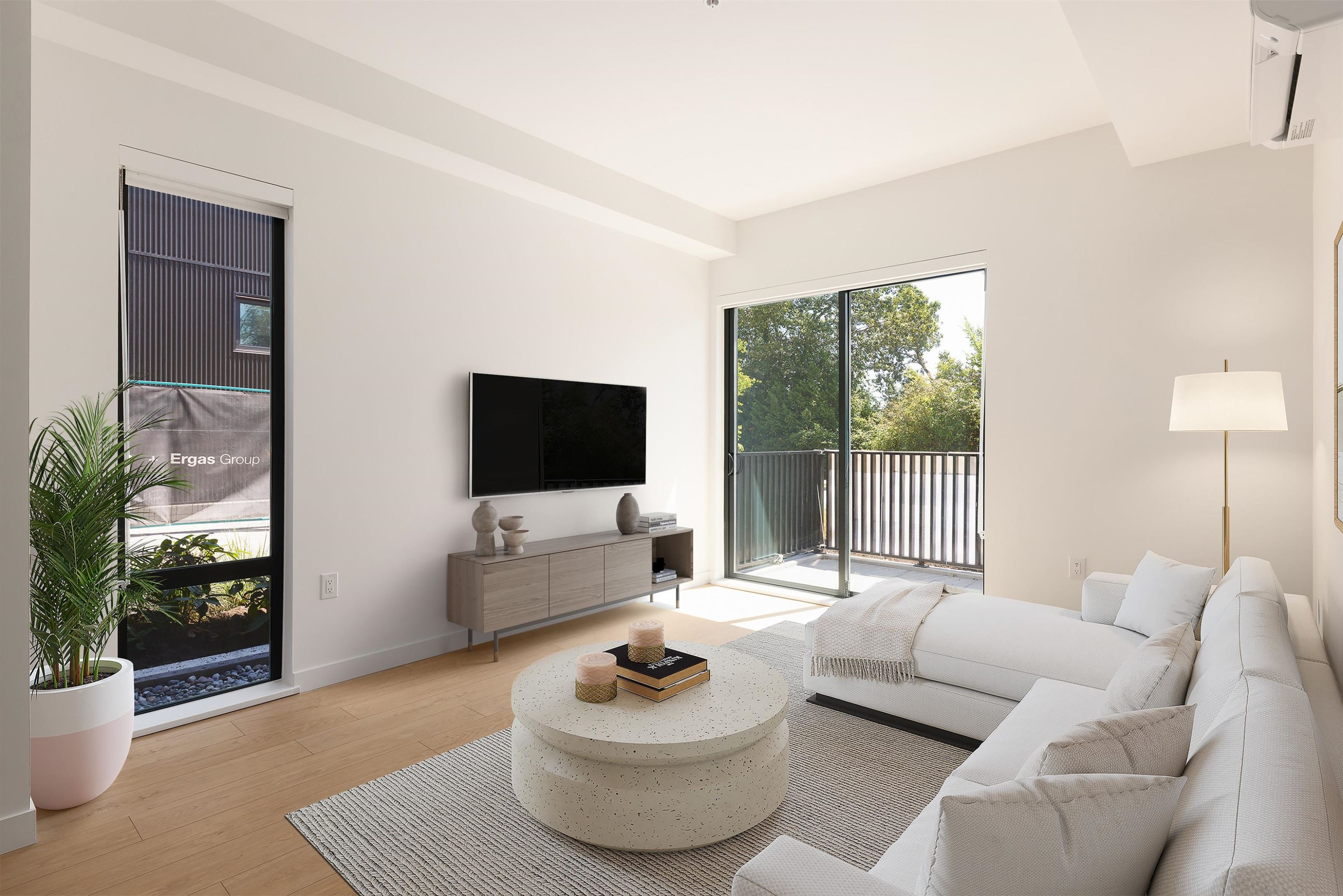 2407 Grandview Highway N, Vancouver, BC - Indoor Photo Showing Living Room