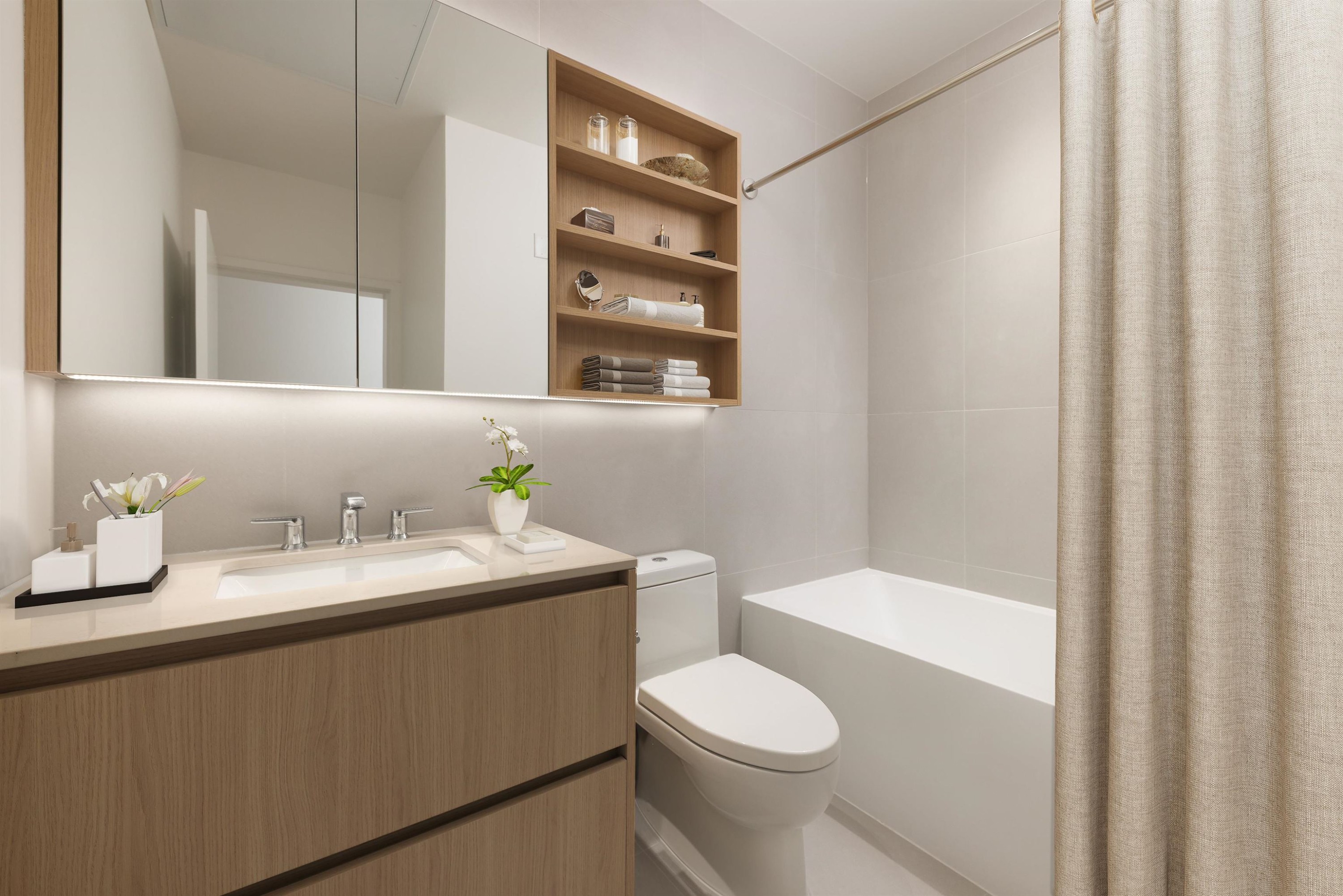 2407 Grandview Highway N, Vancouver, BC - Indoor Photo Showing Bathroom
