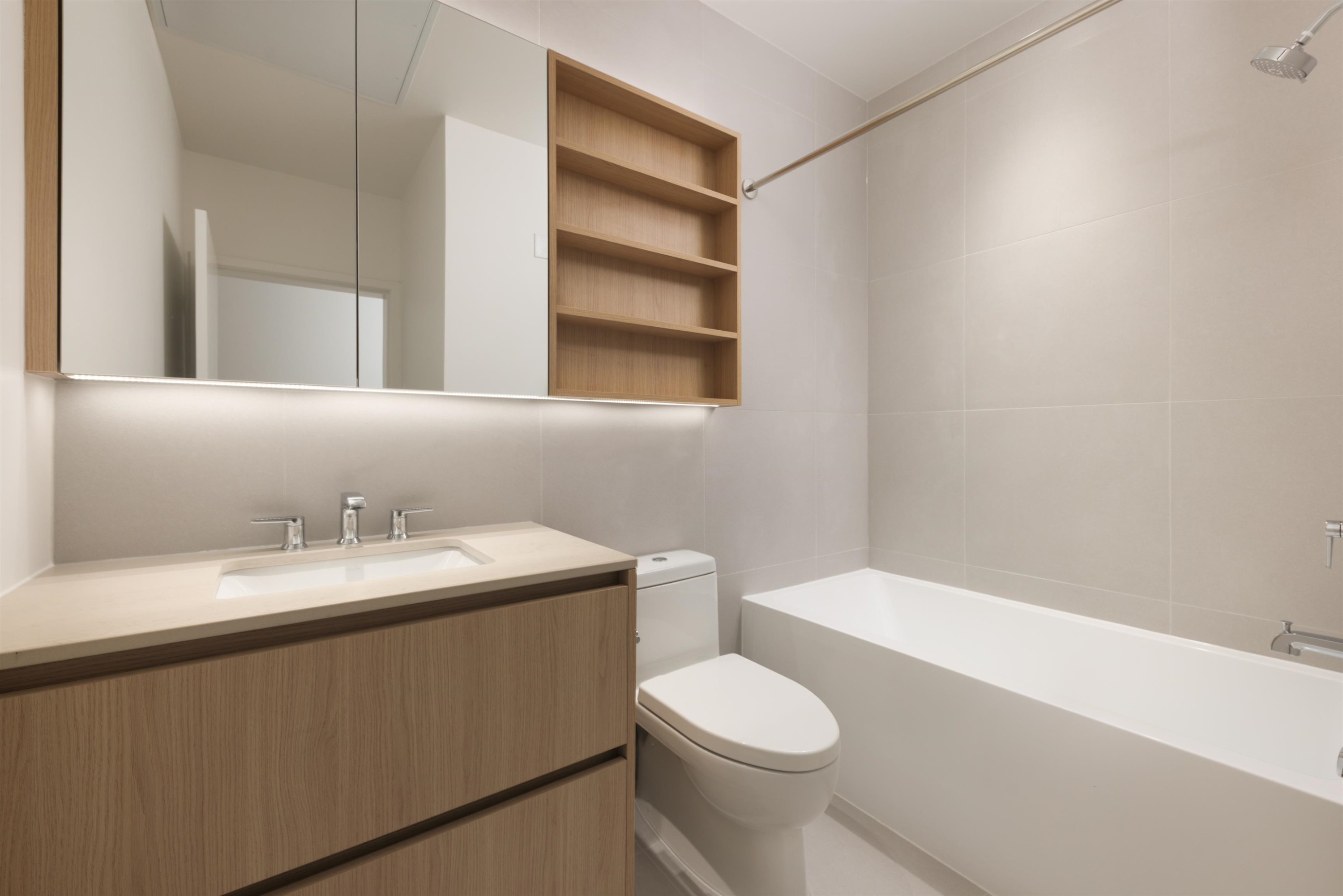 2407 Grandview Highway N, Vancouver, BC - Indoor Photo Showing Bathroom