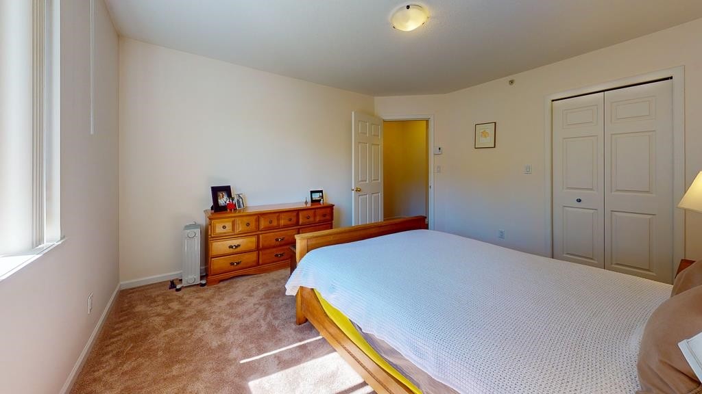 34-735 Park Road, Gibsons, BC - Indoor Photo Showing Bedroom