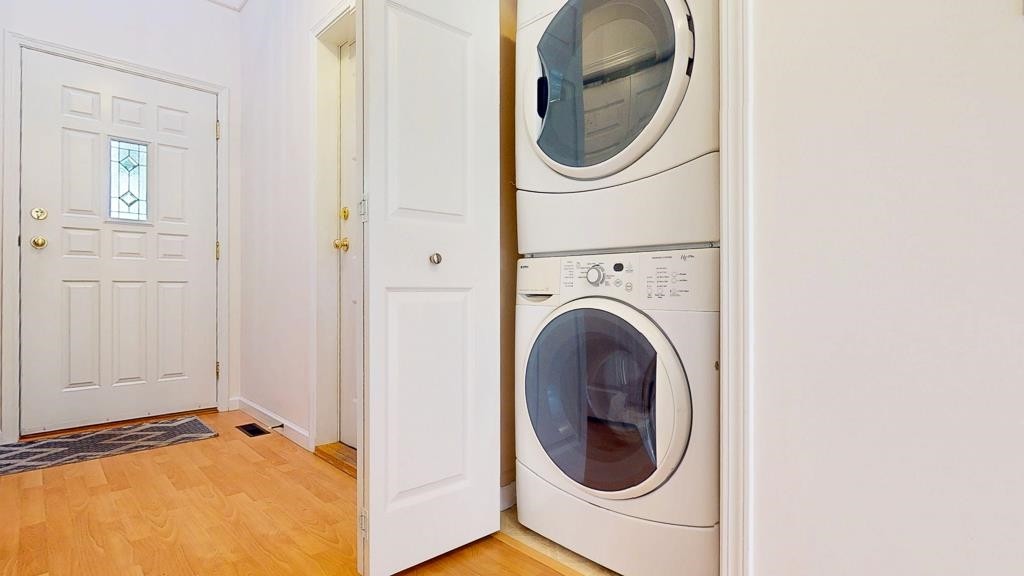 34-735 Park Road, Gibsons, BC - Indoor Photo Showing Laundry Room