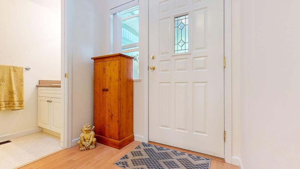 34-735 Park Road, Gibsons, BC - Indoor Photo Showing Other Room