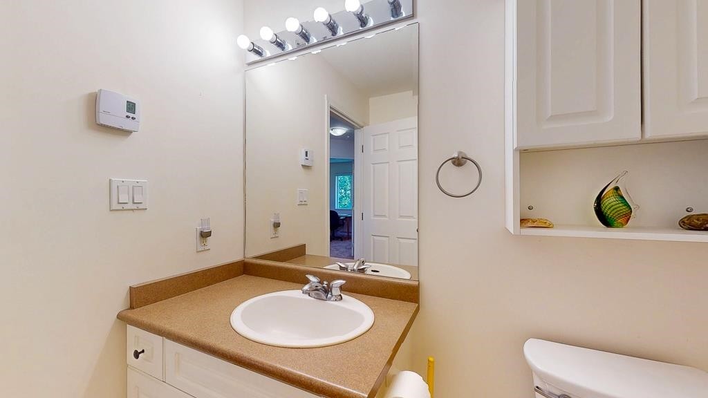34-735 Park Road, Gibsons, BC - Indoor Photo Showing Bathroom