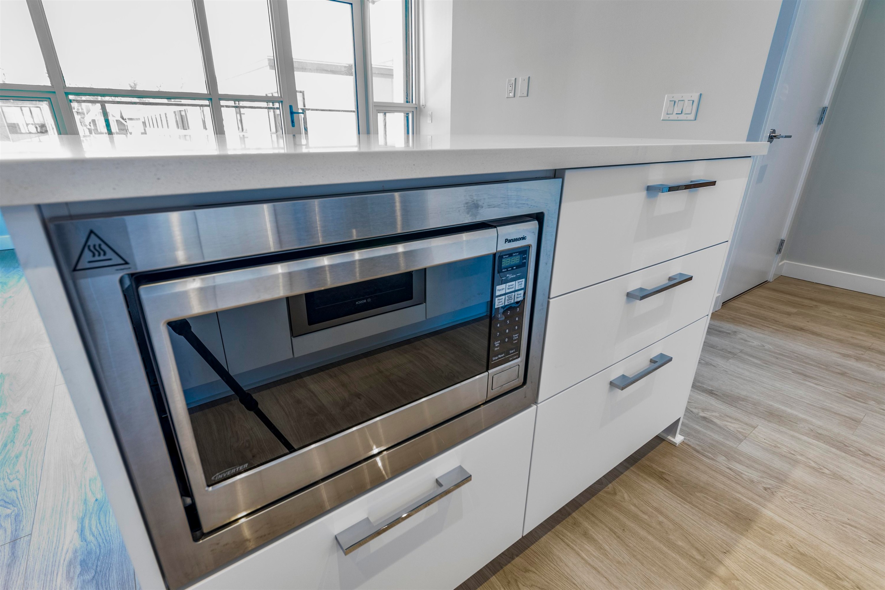 301-5380 Crooked Branch Road, Vancouver, BC - Indoor Photo Showing Kitchen