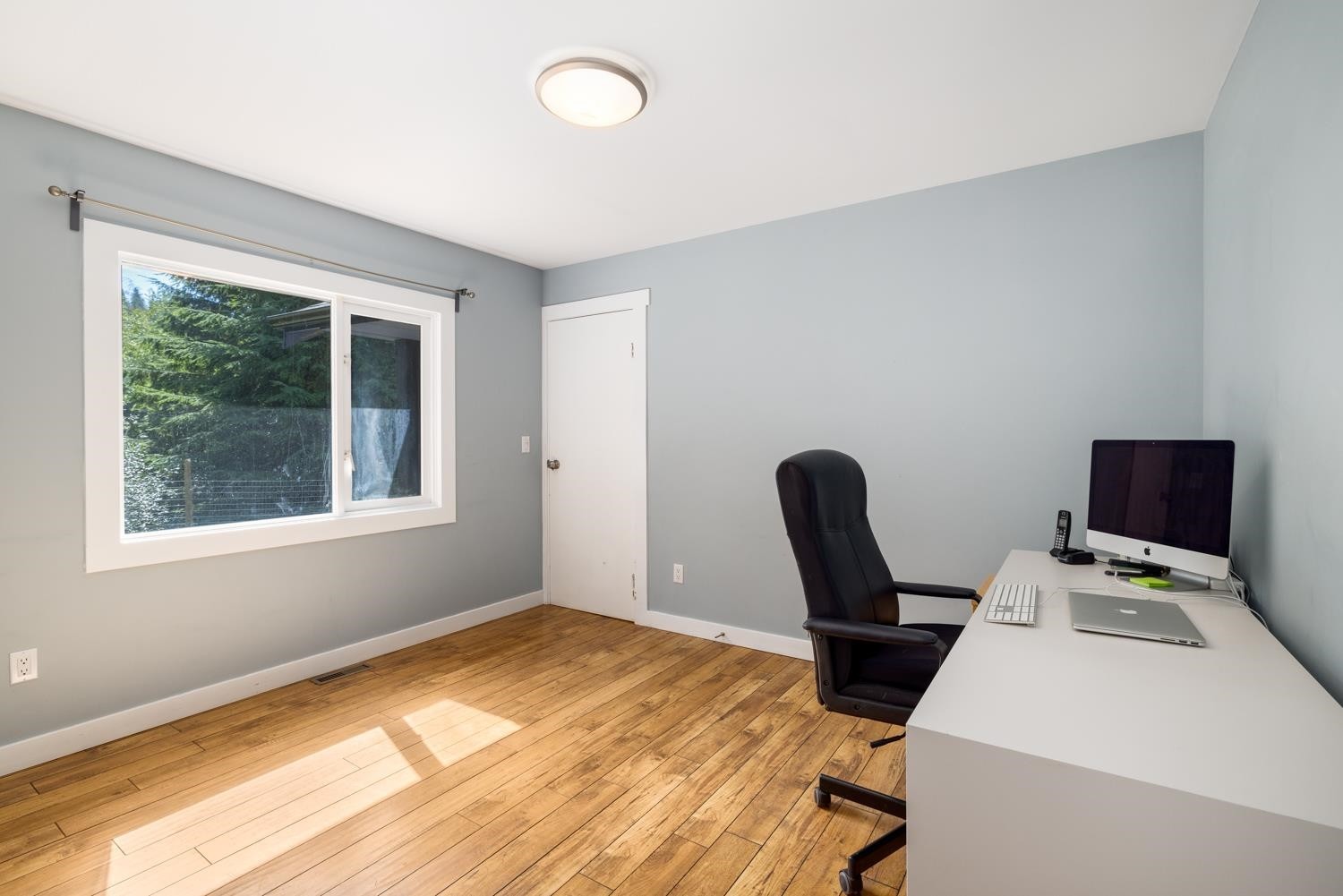 1302 Adams Road, Bowen Island, BC - Indoor Photo Showing Office
