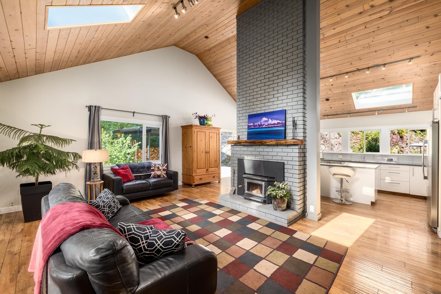1302 Adams Road, Bowen Island, BC - Indoor Photo Showing Living Room With Fireplace