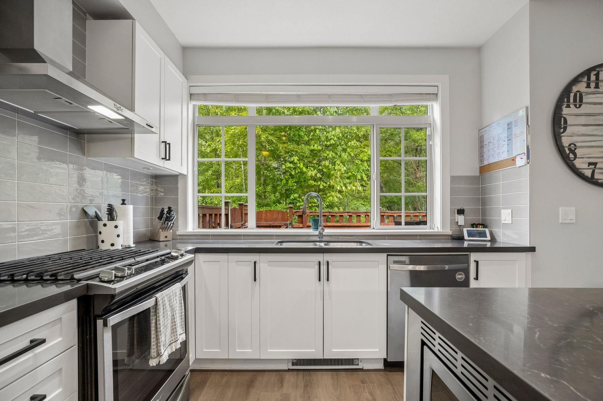 152-11305 240 Street, Maple Ridge, BC - Indoor Photo Showing Kitchen