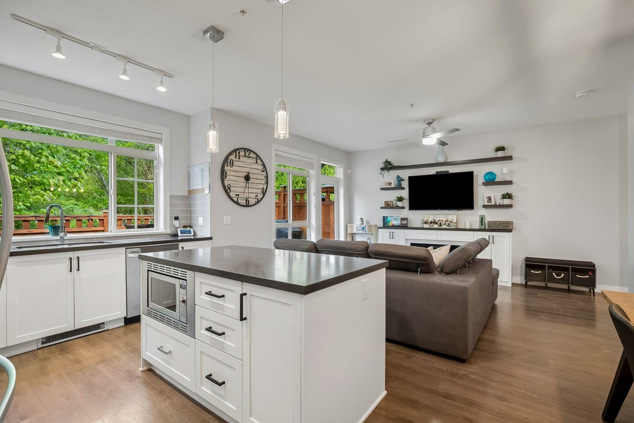 152-11305 240 Street, Maple Ridge, BC - Indoor