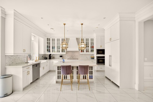 3926 Lockhart Road, Richmond, BC - Indoor Photo Showing Kitchen With Upgraded Kitchen