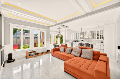 3926 Lockhart Road, Richmond, BC - Indoor Photo Showing Living Room