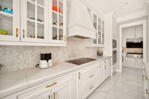 3926 Lockhart Road, Richmond, BC - Indoor Photo Showing Kitchen
