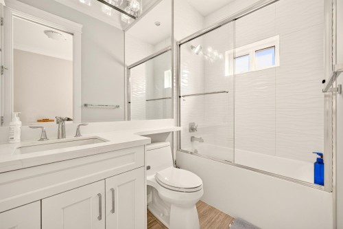 3926 Lockhart Road, Richmond, BC - Indoor Photo Showing Bathroom