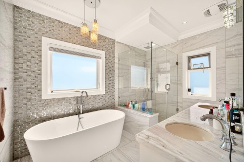 3926 Lockhart Road, Richmond, BC - Indoor Photo Showing Bathroom