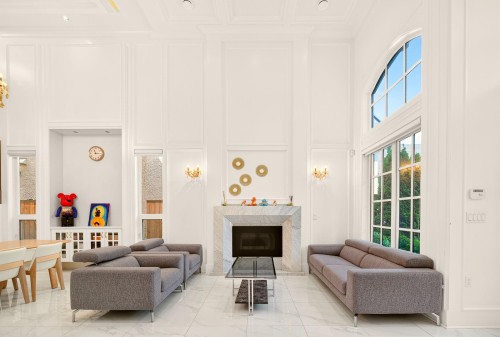 3926 Lockhart Road, Richmond, BC - Indoor Photo Showing Living Room With Fireplace