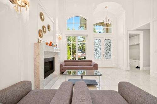 3926 Lockhart Road, Richmond, BC - Indoor Photo Showing Living Room With Fireplace