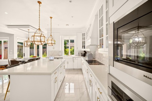 3926 Lockhart Road, Richmond, BC - Indoor Photo Showing Kitchen With Upgraded Kitchen