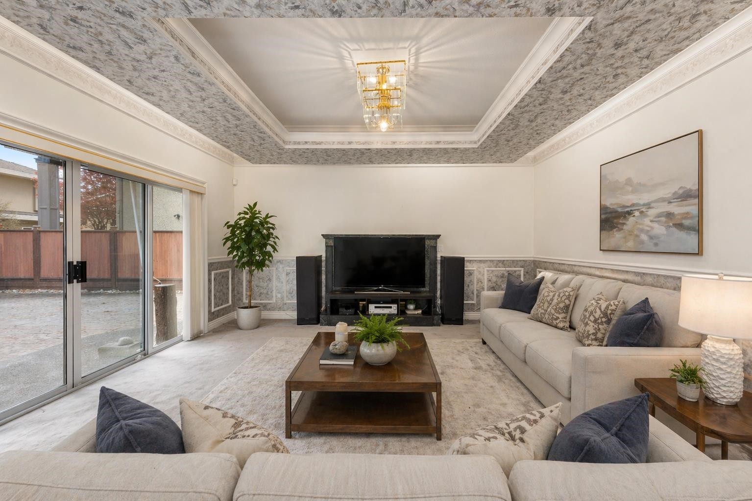 7471 Ledway Road, Richmond, BC - Indoor Photo Showing Living Room