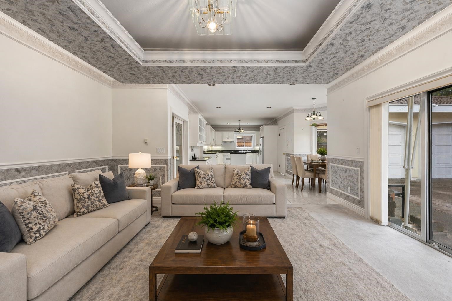 7471 Ledway Road, Richmond, BC - Indoor Photo Showing Living Room