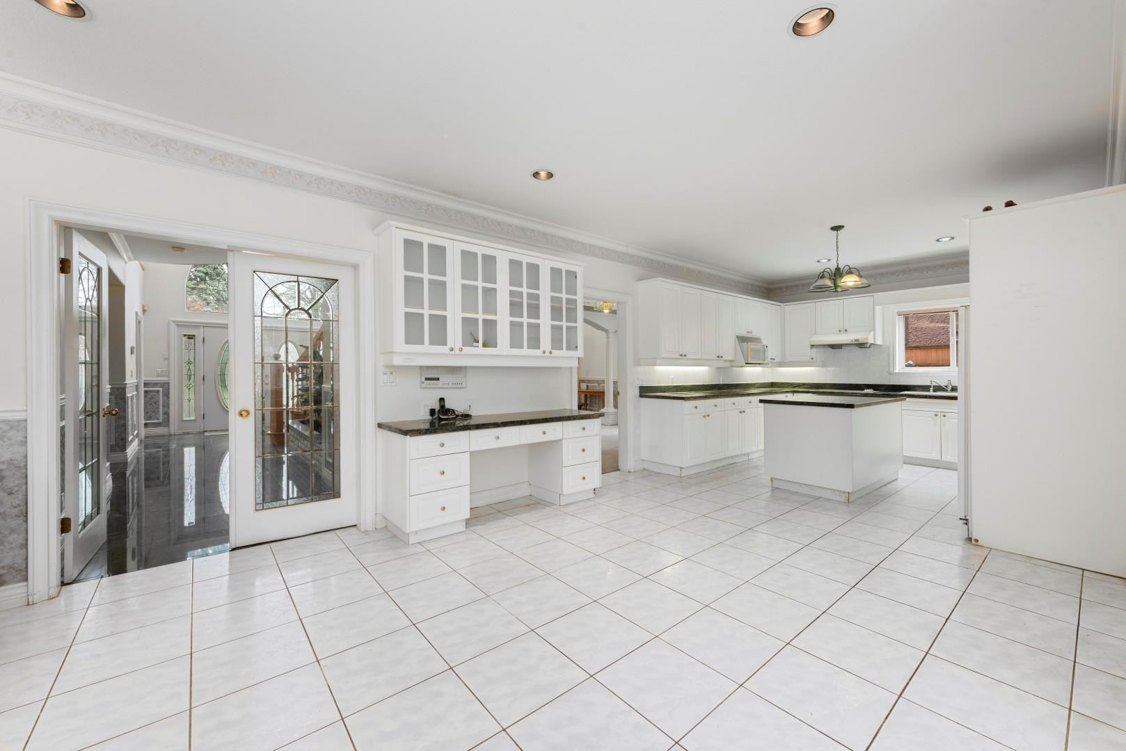7471 Ledway Road, Richmond, BC - Indoor Photo Showing Kitchen