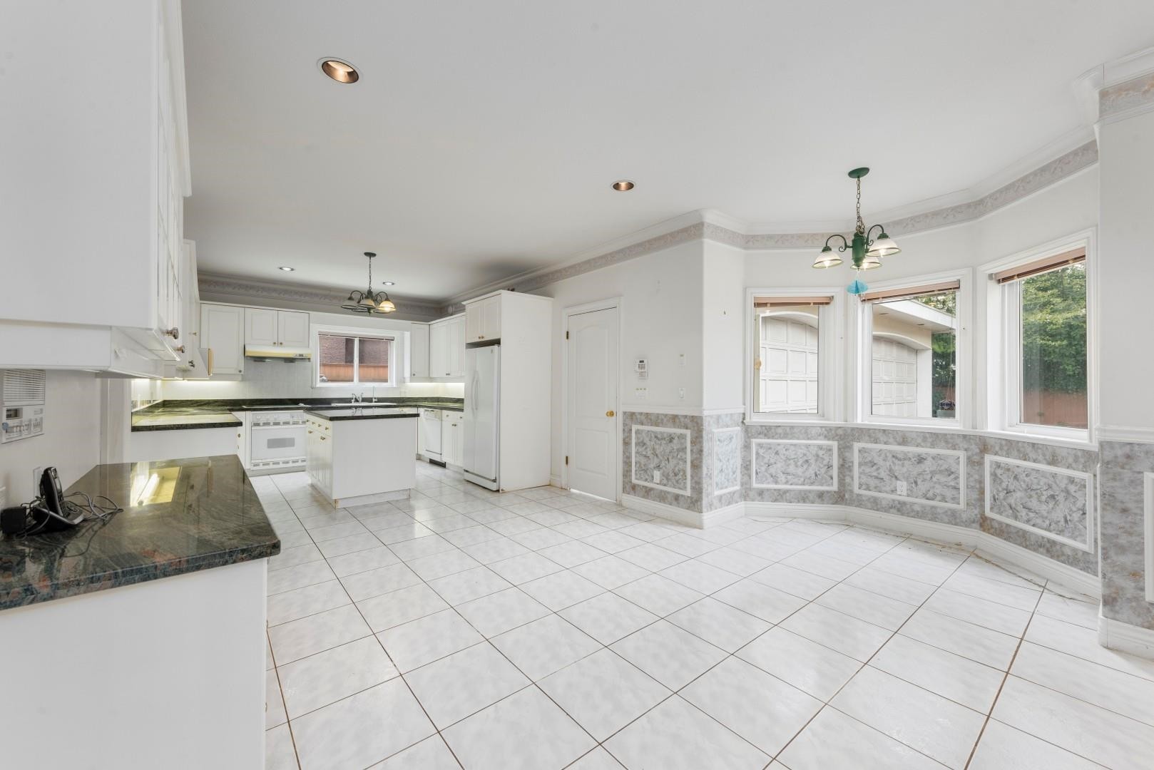 7471 Ledway Road, Richmond, BC - Indoor Photo Showing Kitchen