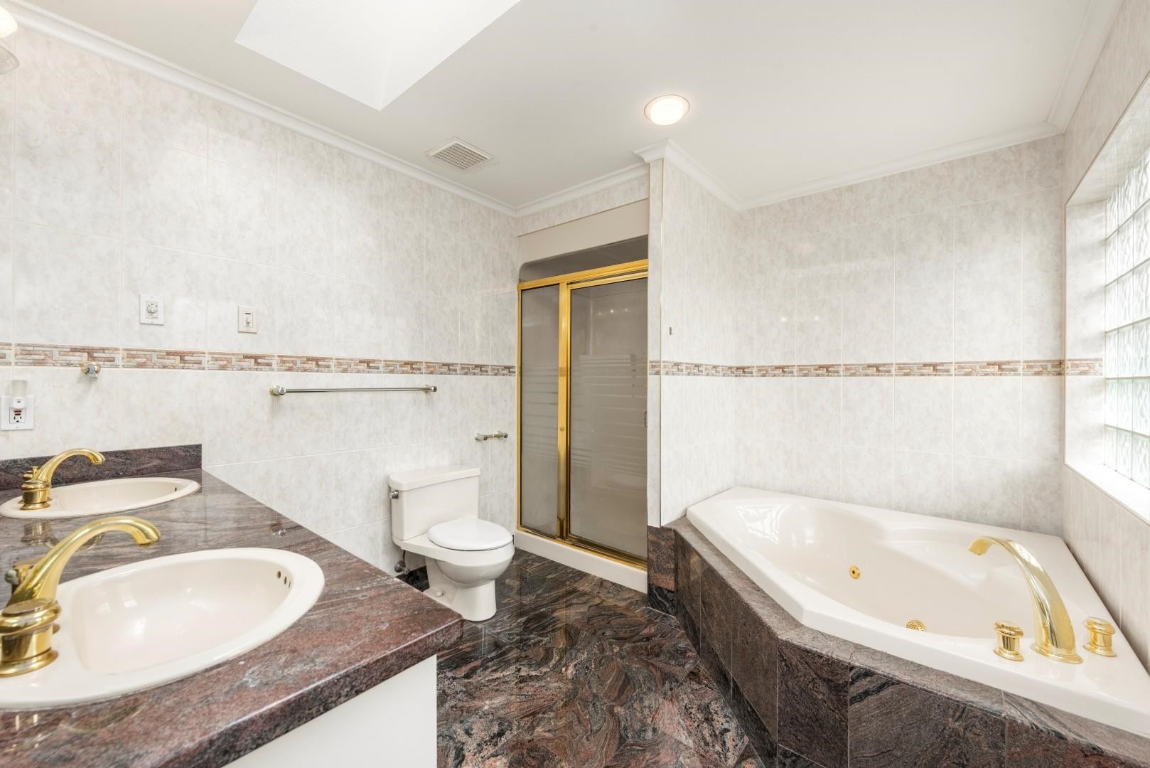 7471 Ledway Road, Richmond, BC - Indoor Photo Showing Bathroom